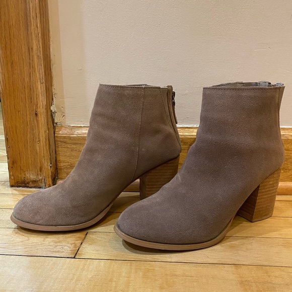 Urban Outfitters Brown Suede Booties - Picture 3 of 12